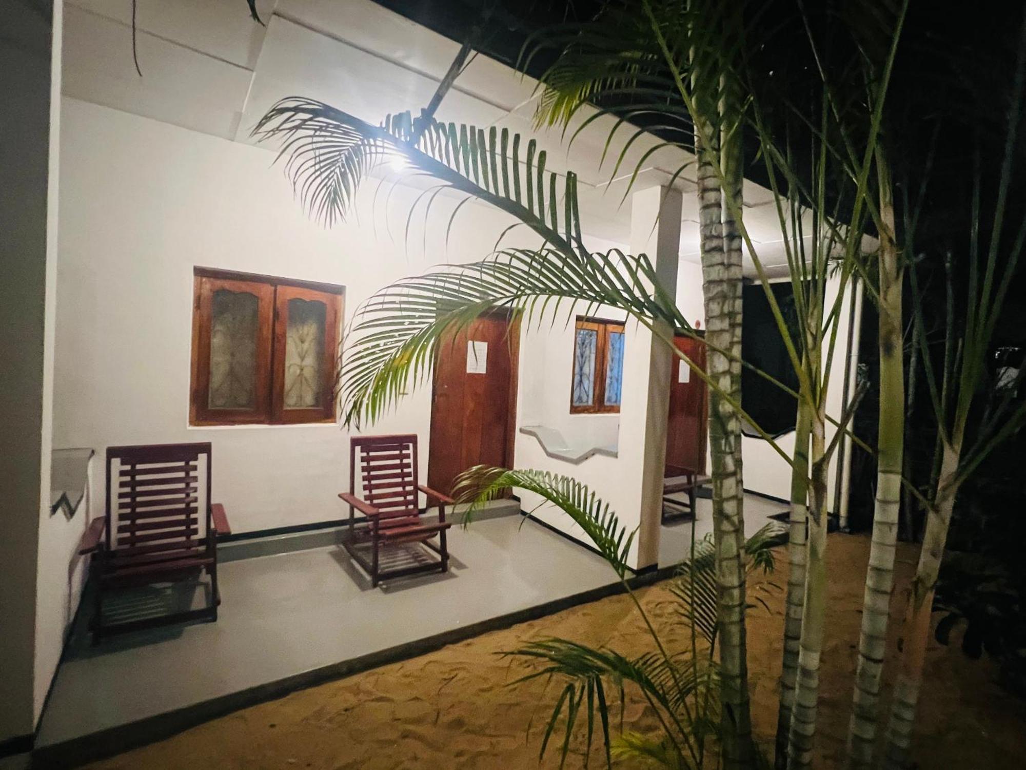 Moxy Bay Arugambay Hotell Arugam Bay Exteriör bild